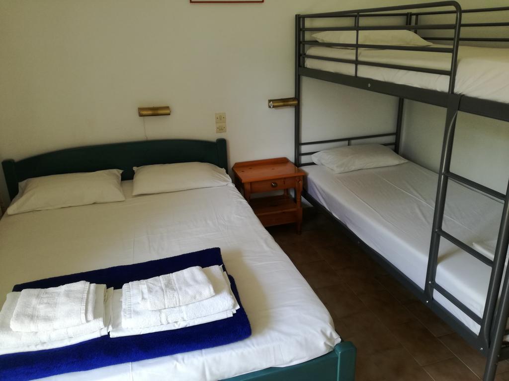 Pericles Studios Agia Marina  Extérieur photo