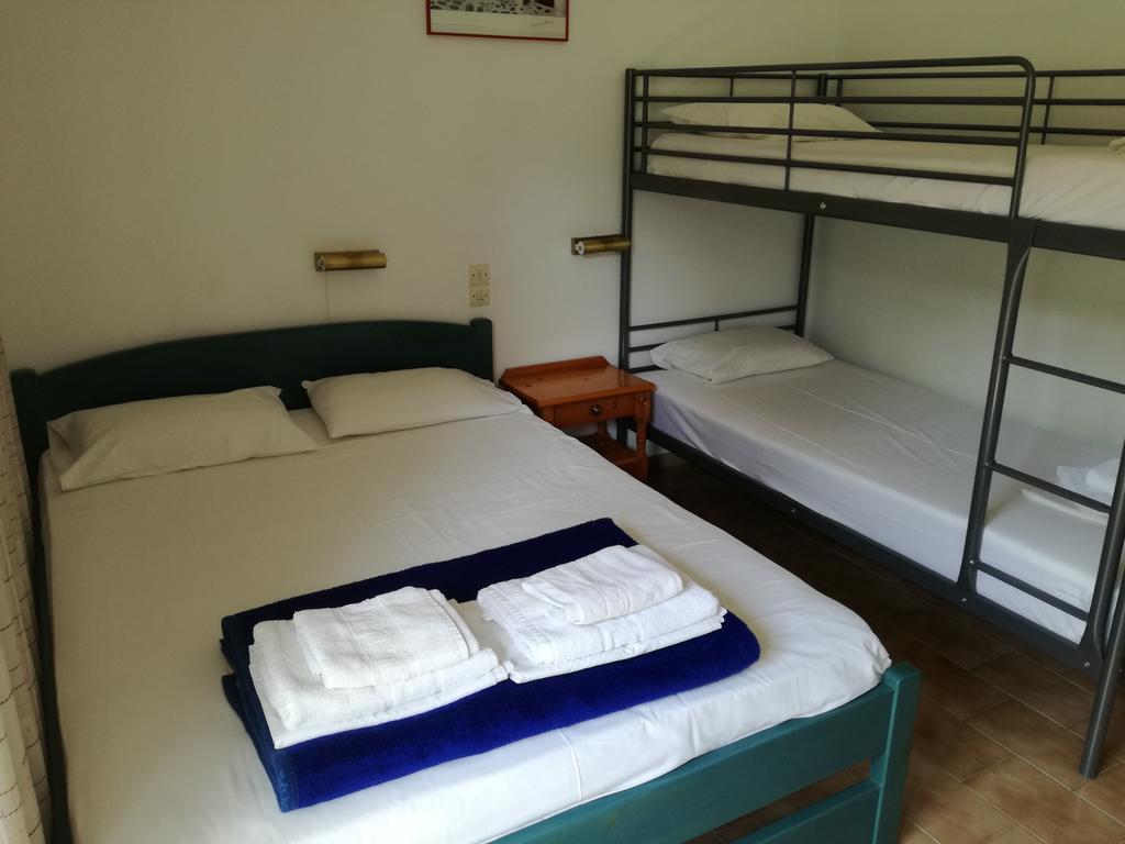 Pericles Studios Agia Marina  Extérieur photo