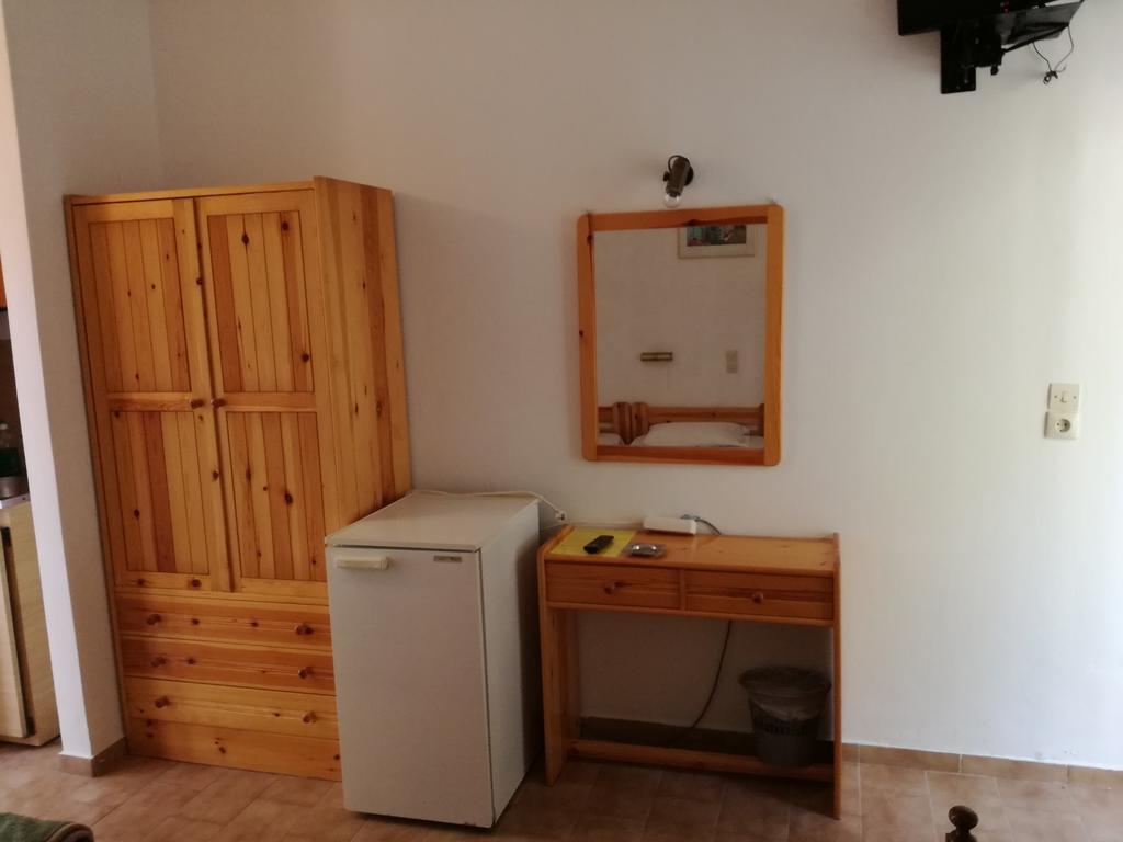 Pericles Studios Agia Marina  Extérieur photo