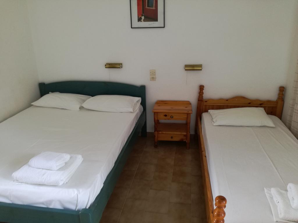 Pericles Studios Agia Marina  Extérieur photo