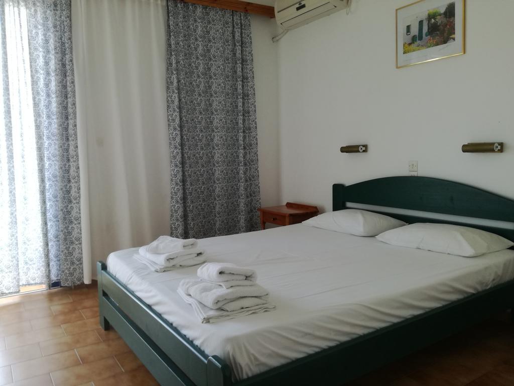 Pericles Studios Agia Marina  Extérieur photo